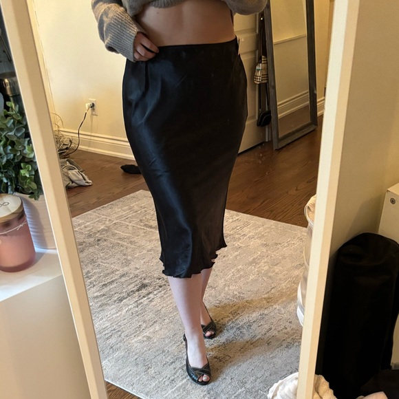 Suzy Shier Black Skirt, 15 inch waist, Size L but fits more medium to large - Picture 2 of 5